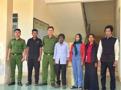 Kon Tum: Công an xã Đăk Hà giúp người đàn ông đi lạc về với gia đình