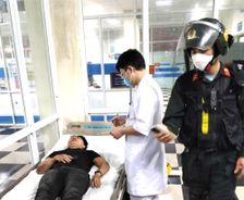 Lạng Sơn: Lực lượng Cảnh sát cơ động kịp thời hỗ trợ thanh niên bị nạn đi cấp cứu