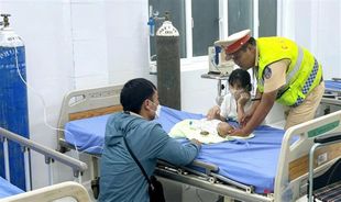 Cảnh sát giao thông Đắk Nông hỗ trợ cháu bé 4 tháng tuổi nguy kịch đến bệnh viện kịp thời