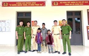 Công an tỉnh Lào Cai đưa 02 cháu nhỏ đi lạc trở về với gia đình an toàn