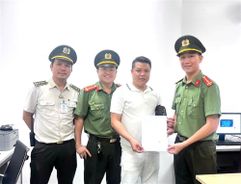 Huế: Cán bộ An ninh hàng không nhanh chóng tìm lại tài sản cho du khách bị thất lạc ở sân bay