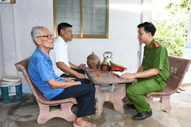 Cán bộ Công an xã khắc ghi lời Bác dạy