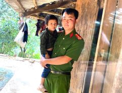 Thầm lặng viết nên hành trình “nuôi em” đầy xúc động nơi rẻo cao Tây Bắc