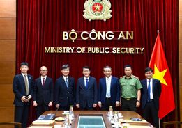 Minister Luong Tam Quang hosts Vice President of Japan Association of Public Health