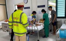 Cảnh sát giao thông Đà Nẵng dùng xe đặc chủng đưa cháu bé nguy kịch đi cấp cứu