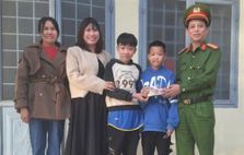 Hai học sinh lớp 6 nhặt được hơn 10 triệu đồng, trình báo Công an để trả lại cho người đánh rơi