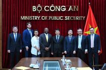 Minister Luong Tam Quang receives Google Asia-Pacific Vice President