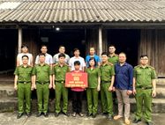 Phu Tho communal police adopt local disadvantaged children