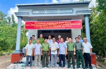 Ca Mau police hand over “Homes of Compassion” to people with meritorious services