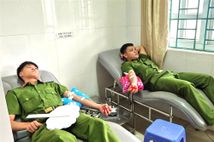 Tuyên Quang: Cán bộ, chiến sĩ Trại tạm giam số 2 kịp thời hiến máu hỗ trợ các bệnh nhân cấp cứu
