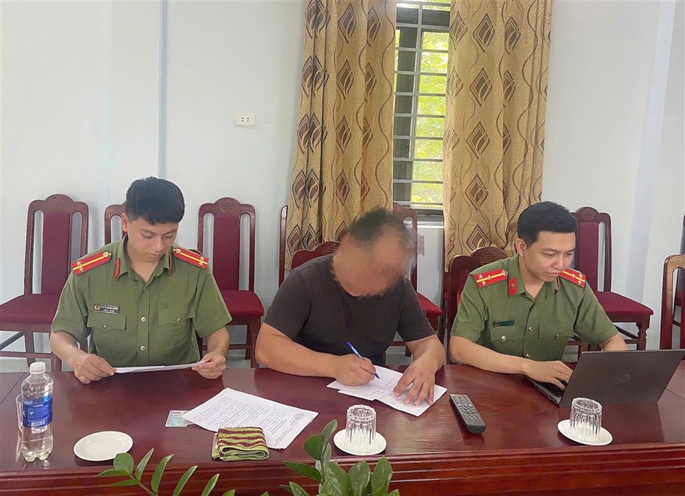 Cơ quan Công an làm việc với các trường hợp liên quan.