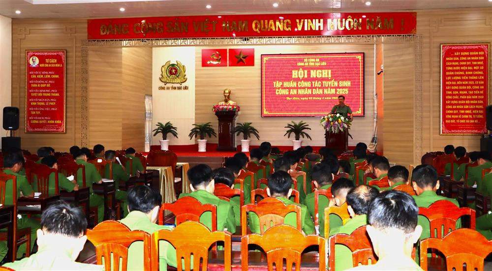 Cán bộ, chiến sĩ tham gia tập huấn công tác tuyển sinh CAND.