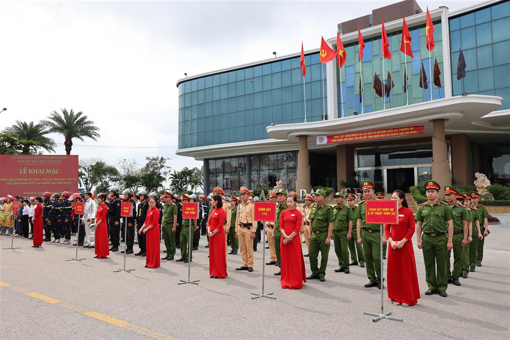 Các lực lượng tham gia diễn tập.