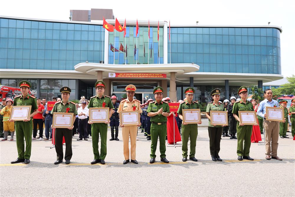 Các tập thể, cá nhân được trao Bằng khen, Giấy khen có thành tích xuất sắc trong công tác tổ chức Diễn tập.