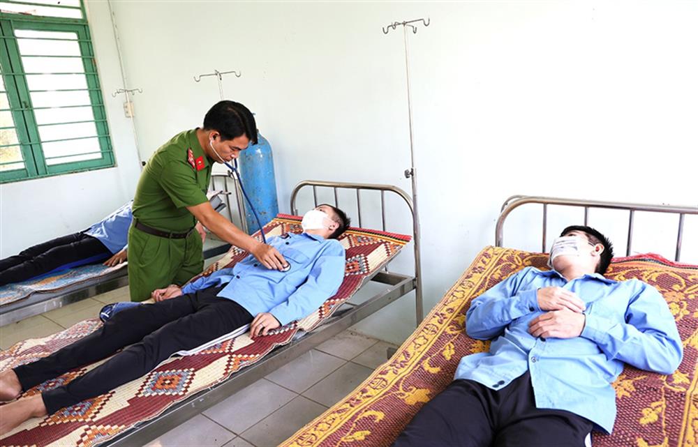 Các học viên được thăm khám sức khỏe thường xuyên.