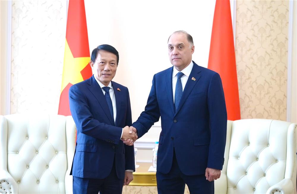 Bộ trưởng Lương Tam Quang hội đàm với Thư ký Hội đồng An ninh Quốc gia Belarus Volfovich Aleksander Grigoryevich.