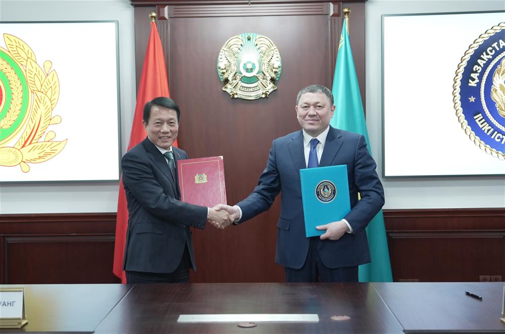 Hai Bộ trưởng ký kết "Ý định thư hợp tác".