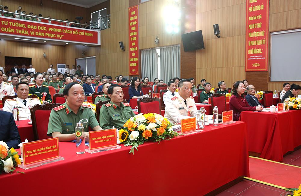 Các đại biểu dự buổi Lễ.