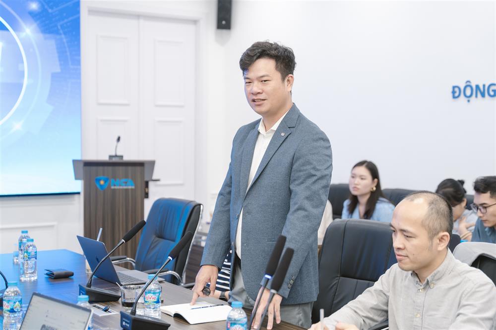 Đồng chí Trần Trung Hiếu, Phó Giám đốc Trung tâm An ninh mạng quốc gia phát biểu tại Tọa đàm.