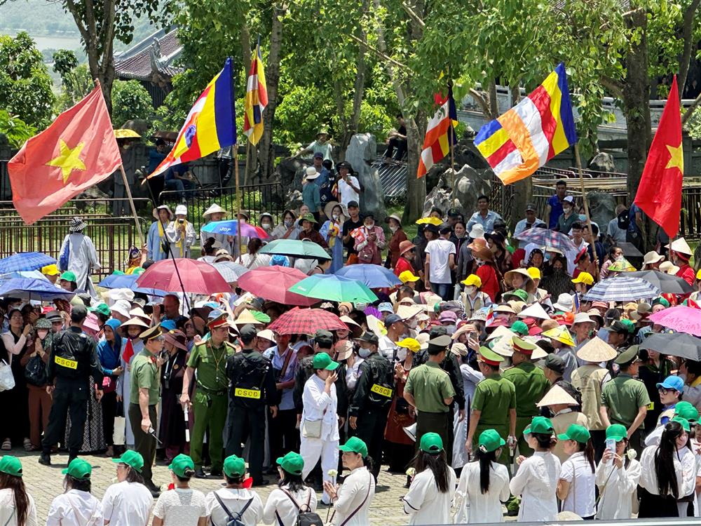 Một số hình ảnh công tác bảo đảm an ninh, trật tự cho các các hoạt động đón rước và tôn trí Xá lợi Phật tại tỉnh Ninh Bình