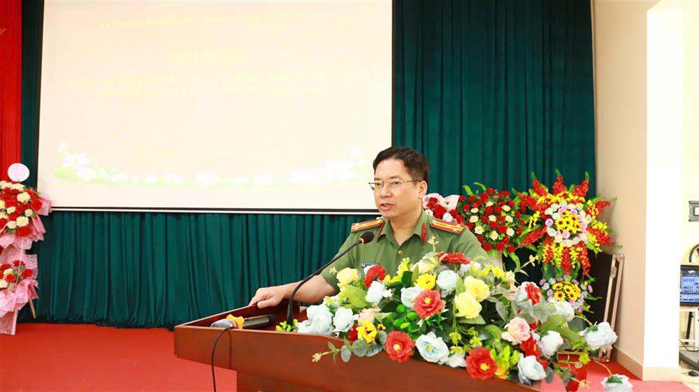 Báo cáo viên tuyên truyền tại Hội nghị.