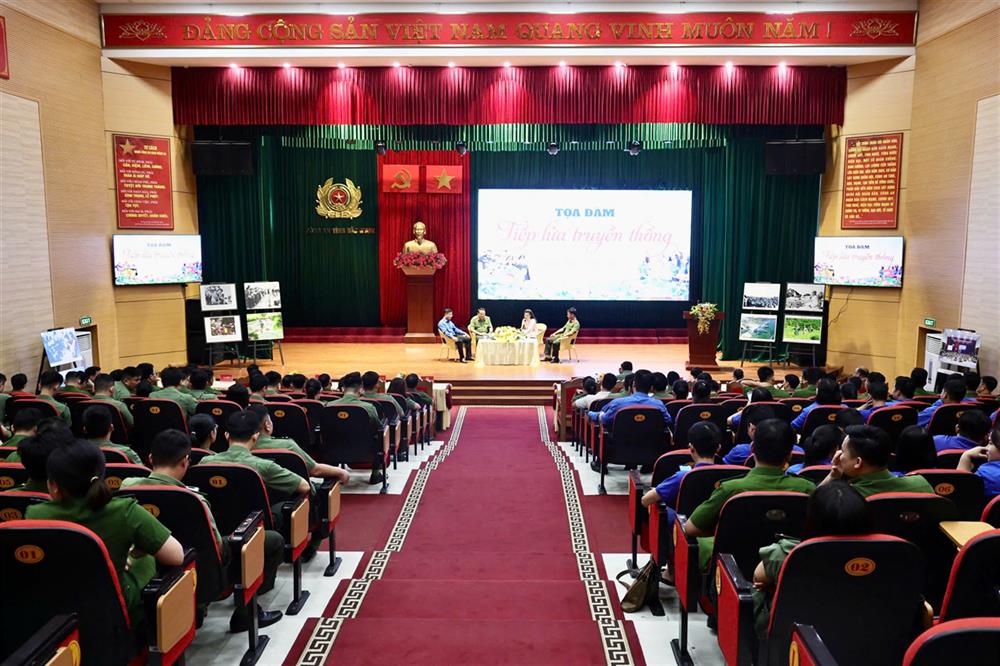 Toàn cảnh tọa đàm.