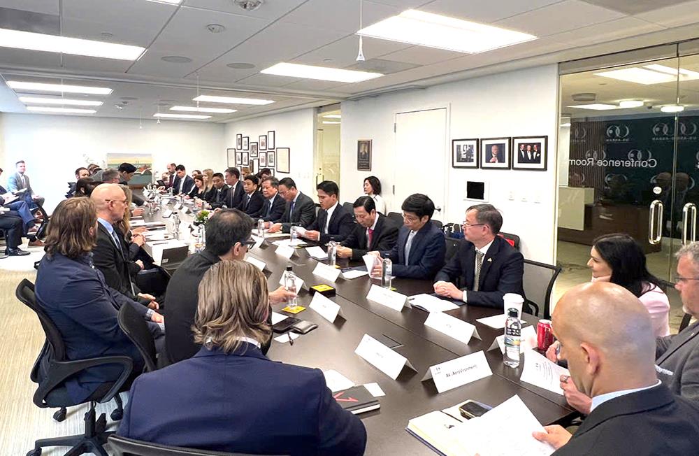 Thứ trưởng Phạm Thế Tùng làm việc với gần 30 doanh nghiệp của USABC.