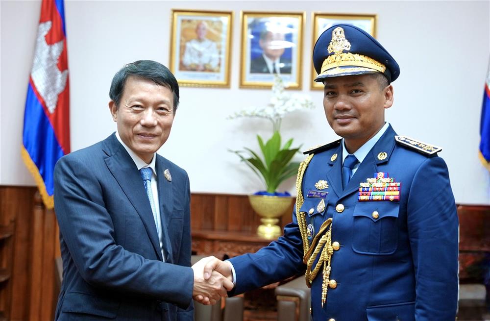 Bộ trưởng Lương Tam Quang và Phó Thủ tướng, Bộ trưởng Bộ Nội vụ Campuchia Sar Sokha.