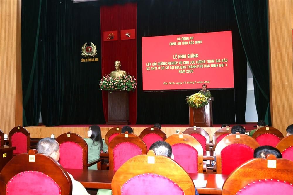 Bac Ninh Provincial Police Department opens refresher course for Grassroots Security and Order Protection Force
