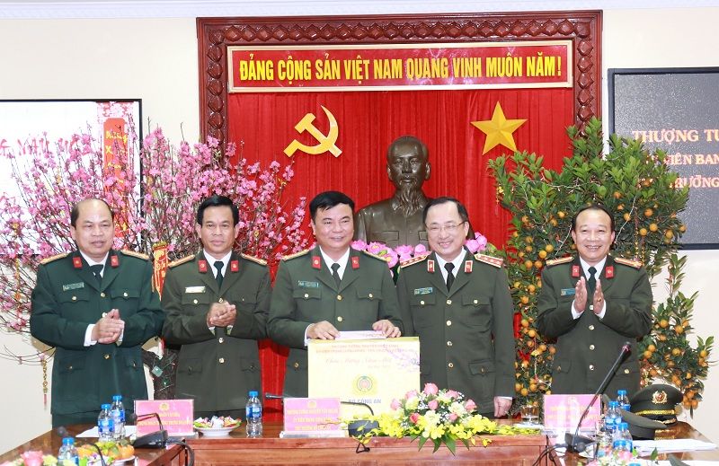 Thứ trưởng Nguyễn Văn Thành kiểm tra công tác ứng trực đảm bảo an ninh, trật tự và chúc Tết tại một số đơn vị