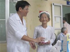 Bệnh viện 19-8 khám và cấp thuốc miễn phí nhân Ngày Thương binh - Liệt sỹ
