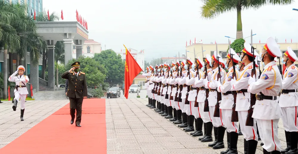 1.Đại tướng Tô Lâm, Ủy viên Bộ Chính trị, Bộ trưởng Bộ Công an duyệt đội danh dự Công an tỉnh Điện Biên.jpg